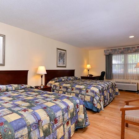Tower Inn And Suites Of Guilford / Madison Exteriör bild