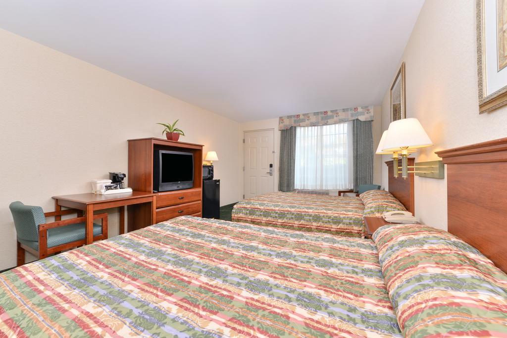 Tower Inn And Suites Of Guilford / Madison Rum bild