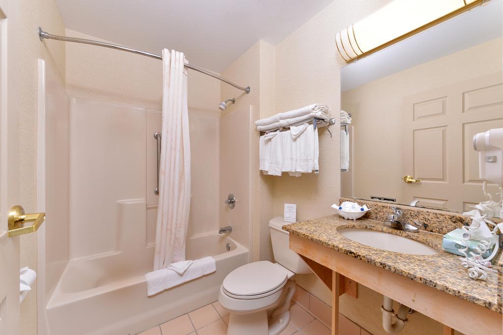 Tower Inn And Suites Of Guilford / Madison Rum bild