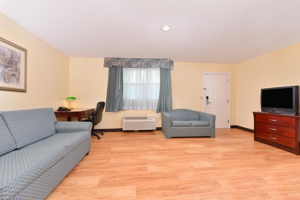 Tower Inn And Suites Of Guilford / Madison Rum bild