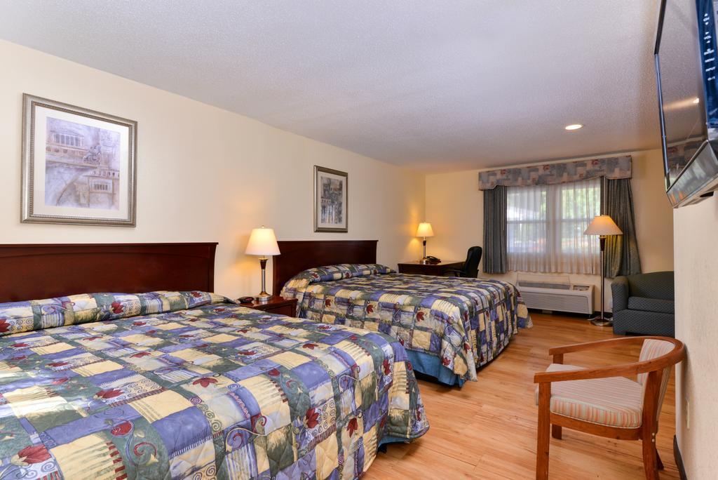 Tower Inn And Suites Of Guilford / Madison Exteriör bild