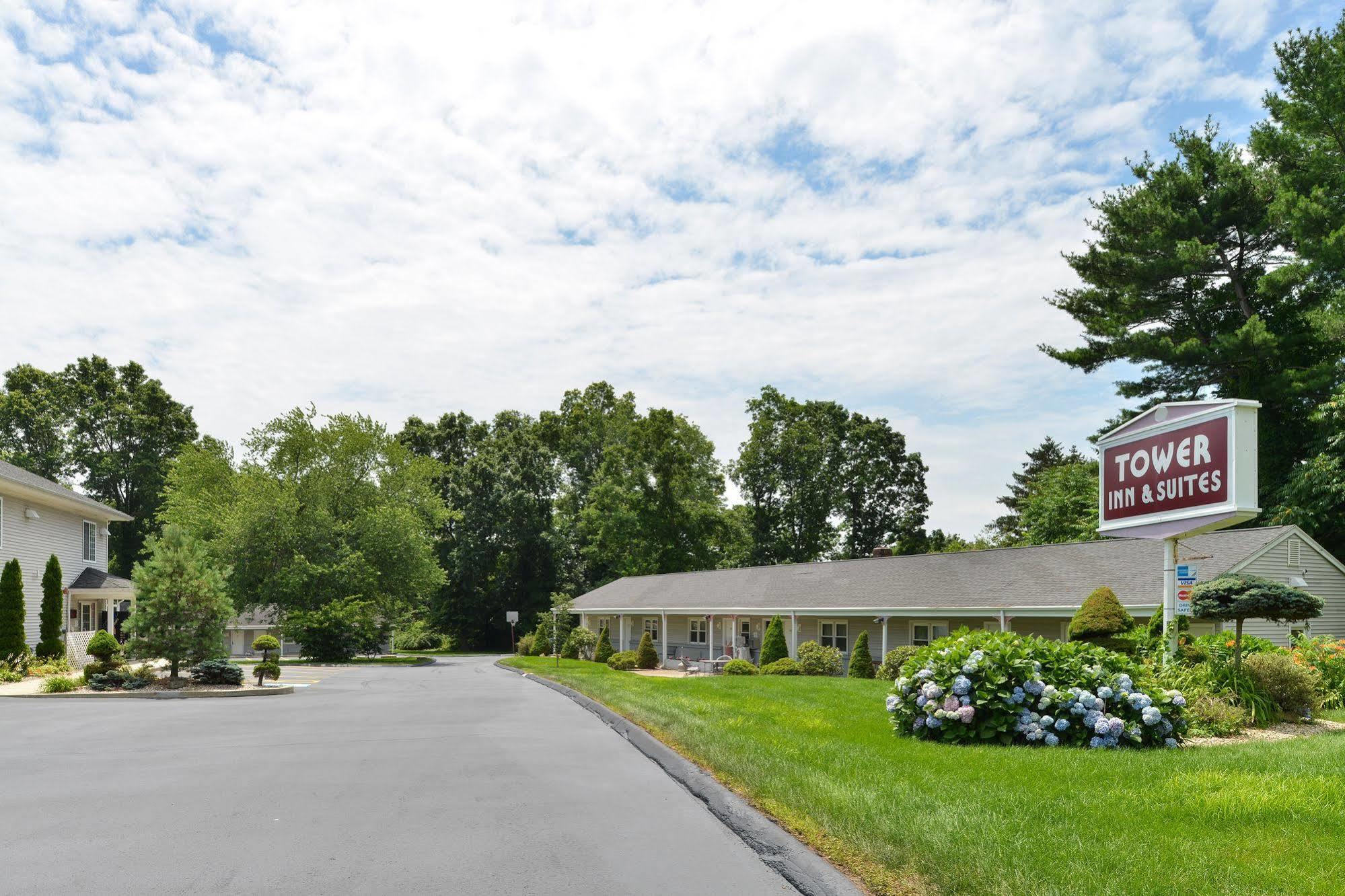 Tower Inn And Suites Of Guilford / Madison Exteriör bild