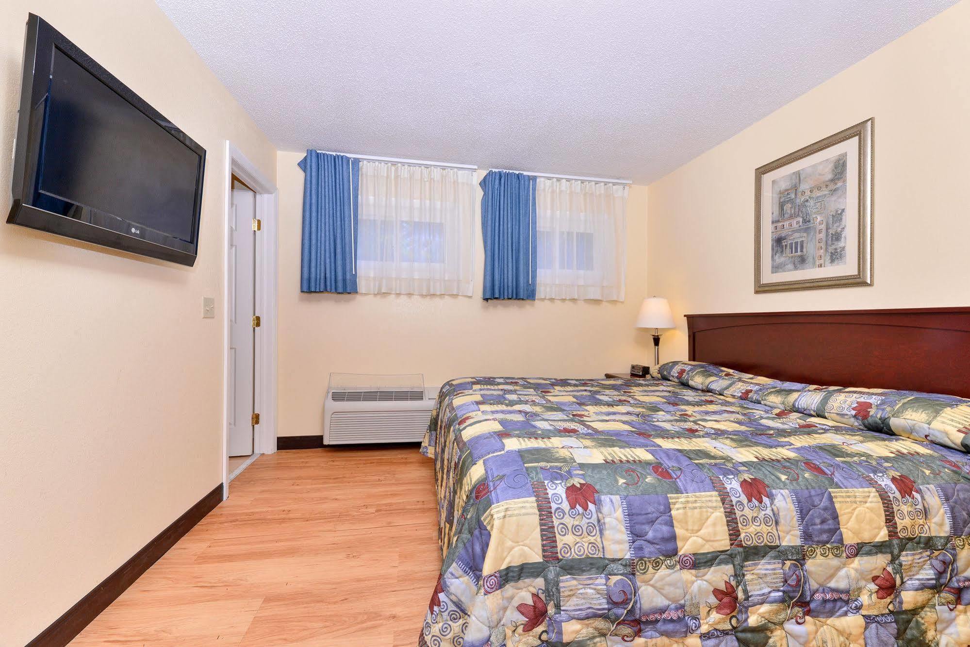 Tower Inn And Suites Of Guilford / Madison Exteriör bild