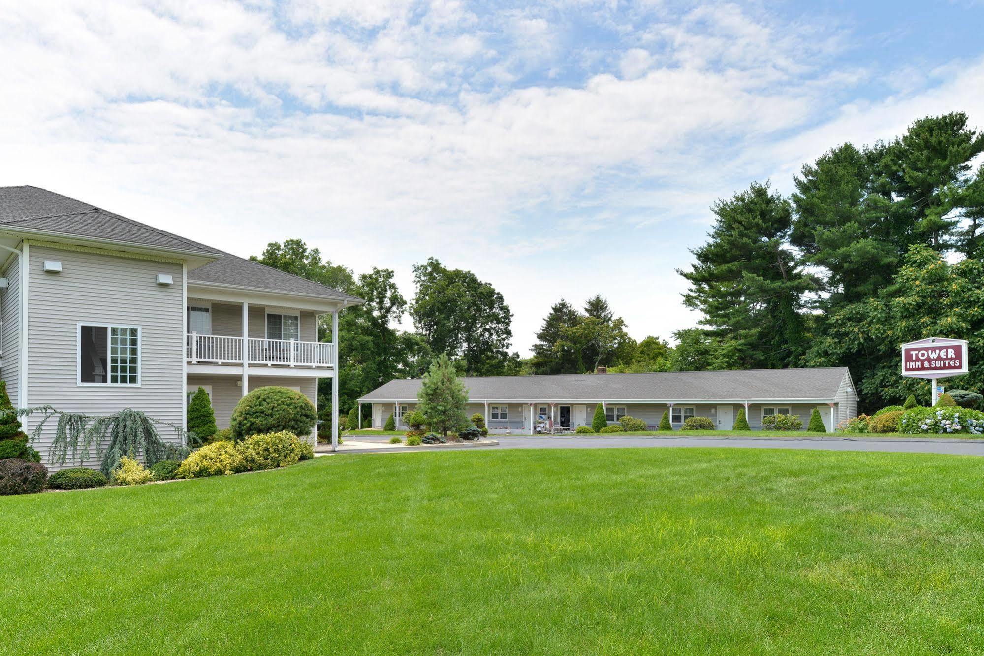 Tower Inn And Suites Of Guilford / Madison Exteriör bild